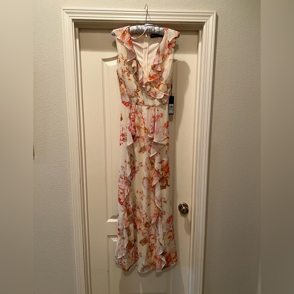 Stunning Karl Lagerfield Paris Floral Sleeveless Size 6 V-Neck Maxi Dress.